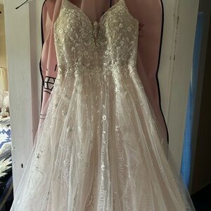Maggie Sottero Paige Wedding Dress Size 10